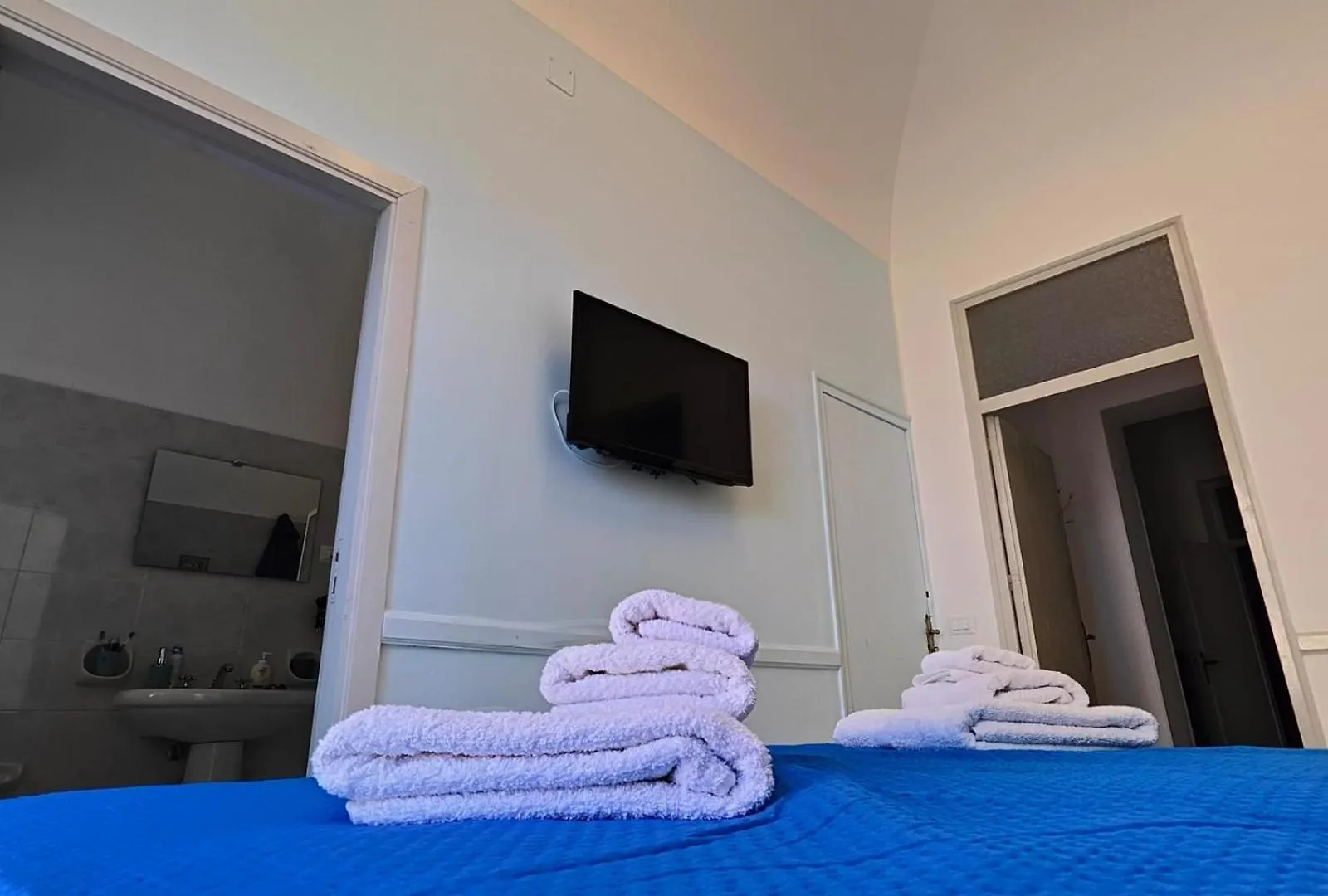 La Castellana Apartments Carini 0*,
